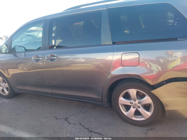 5TDKZ3DC7HS842766 Toyota Sienna Le 8 Passenger
