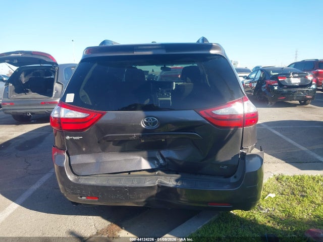 5TDKZ3DC7HS842766 Toyota Sienna Le 8 Passenger