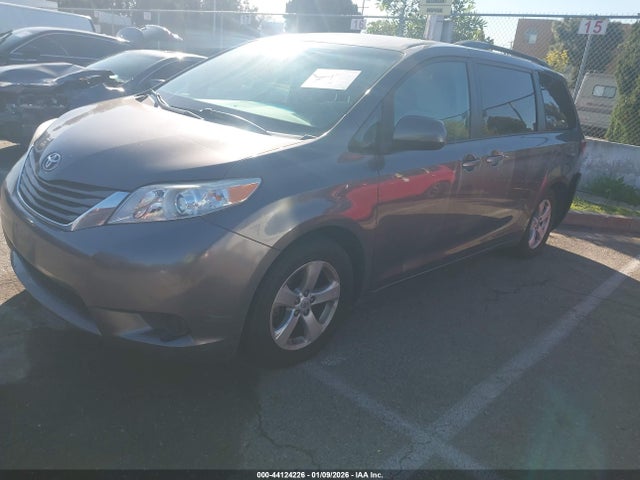 5TDKZ3DC7HS842766 Toyota Sienna Le 8 Passenger