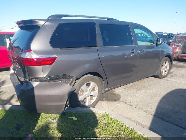 5TDKZ3DC7HS842766 Toyota Sienna Le 8 Passenger