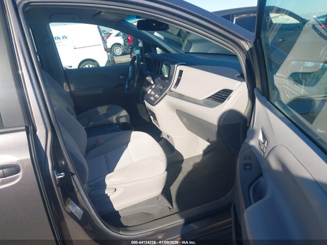 5TDKZ3DC7HS842766 Toyota Sienna Le 8 Passenger