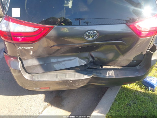 5TDKZ3DC7HS842766 Toyota Sienna Le 8 Passenger