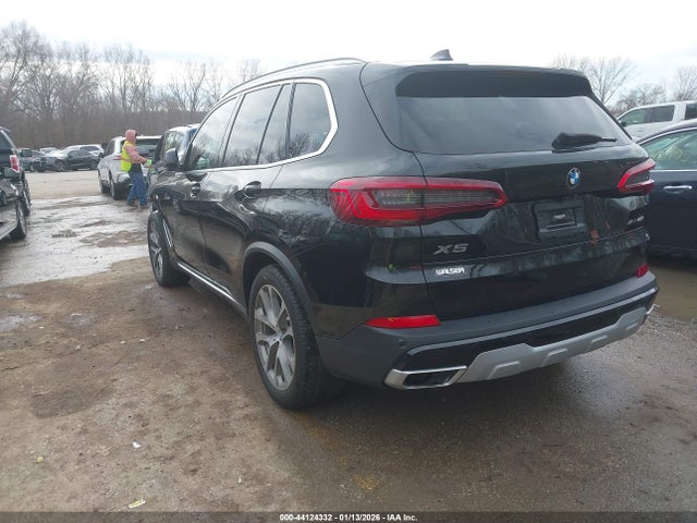 2019 BMW X5 5UXCR6C5XKLL53925 Photo 2