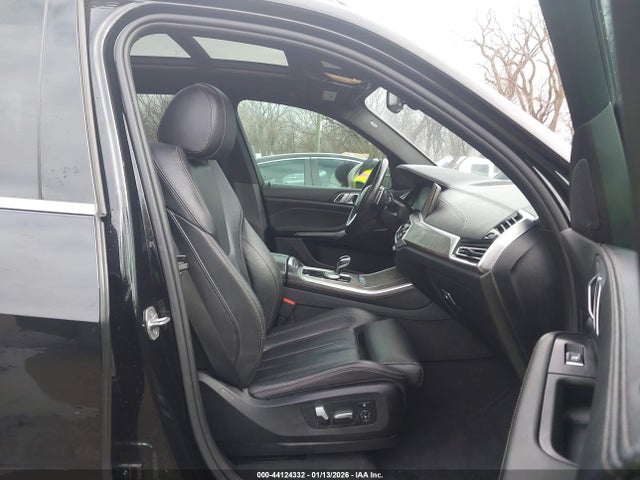 2019 BMW X5 5UXCR6C5XKLL53925 Photo 4