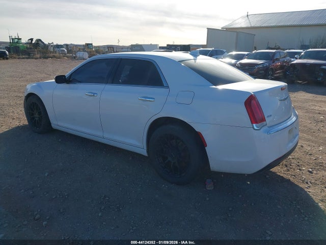 2018 CHRYSLER 300 2C3CCAKG0JH201998 Photo 2