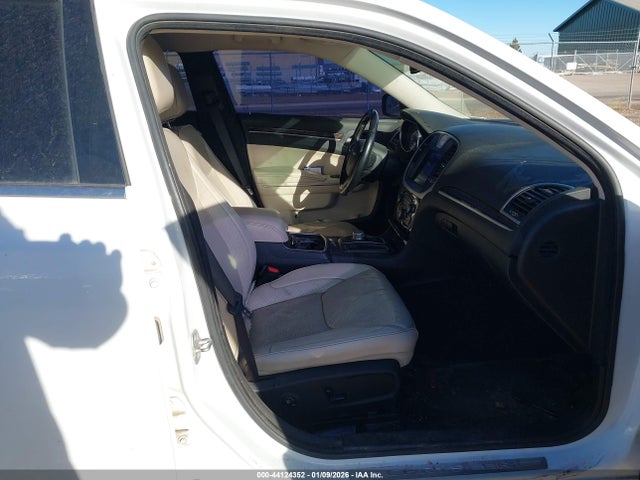 2018 CHRYSLER 300 2C3CCAKG0JH201998 Photo 4