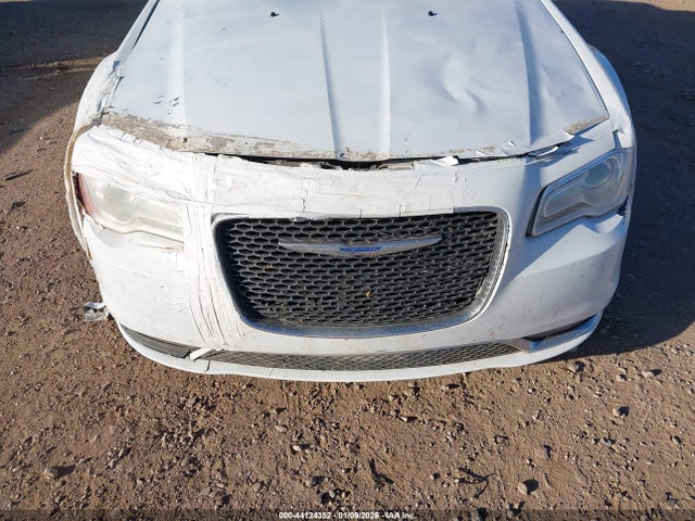 2018 CHRYSLER 300 2C3CCAKG0JH201998 Photo 5