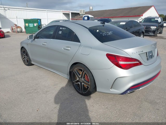 2018 MERCEDES-BENZ CLA 250 WDDSJ4EB8JN648977 Photo 2