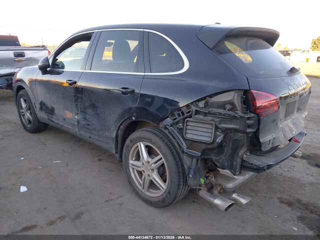 2015 PORSCHE CAYENNE WP1AB2A22FLA56201 Photo 2
