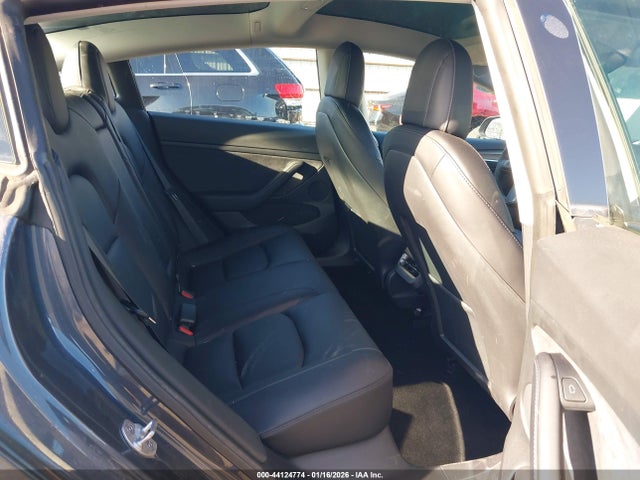 44124774 :رقم المزاد ، 5YJ3E1EB2NF201938 vin ، 2022 Tesla Model 3 Long Range Dual Motor All-wheel Drive مزاد بيع