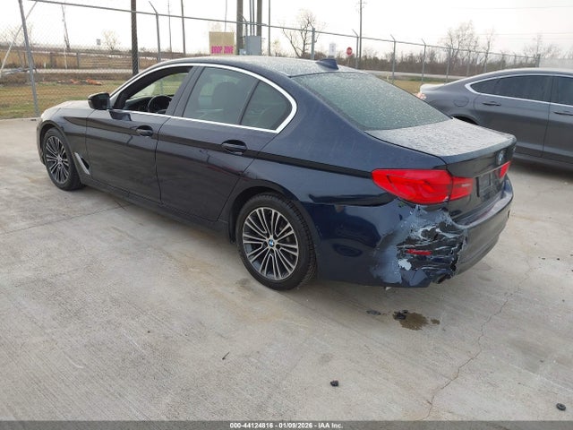 2019 BMW 530I WBAJA5C5XKWW10345 Photo 2