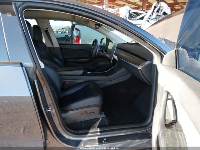 2020 TESLA MODEL Y 5YJYGDEE3LF056630 Photo 4