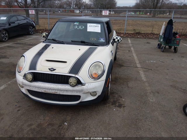 2009 MINI COOPER S WMWMF73559TW83452 Photo 1