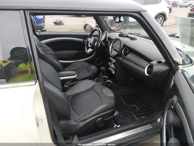 2009 MINI COOPER S WMWMF73559TW83452 Photo 4
