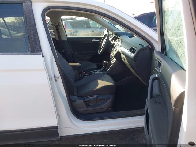 Volkswagen Tiguan 2.0t S 2019 3VV0B7AX0KM026596 Image 5