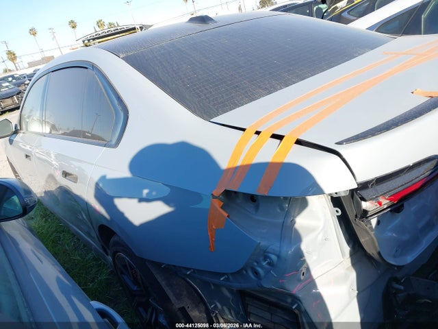 2023 BMW 740 WBA23EH0XPCL79418 Photo 2