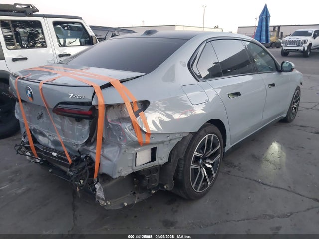 2023 BMW 740 WBA23EH0XPCL79418 Photo 3