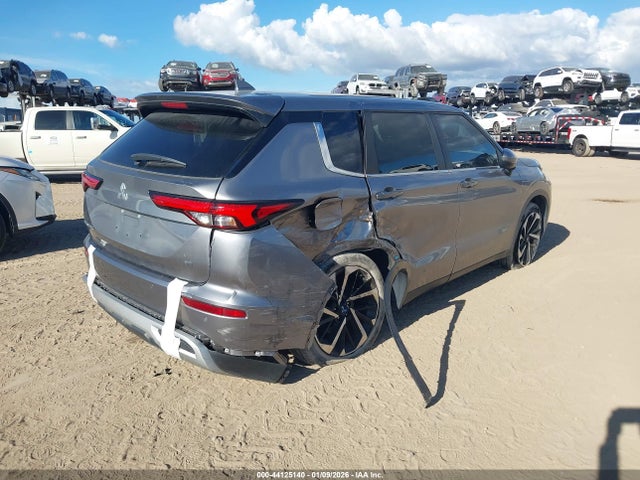 2022 MITSUBISHI OUTLANDER JA4J3UA83NZ039668 Photo 3