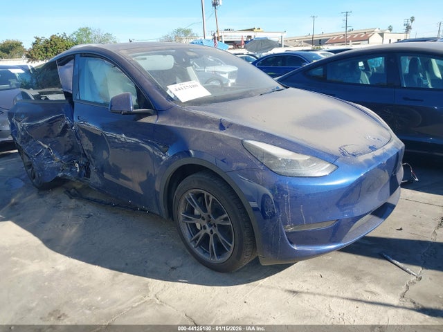 2024 TESLA MODEL Y 7SAYGDEE7RF152126 Photo 0