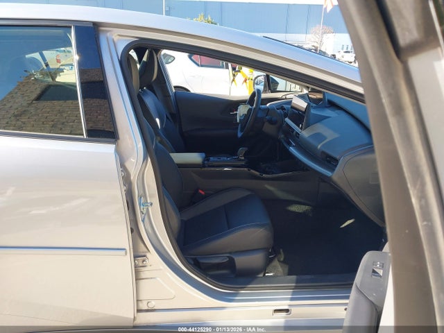 JTDADABU5T3032332 Toyota Prius Limited Awd-e