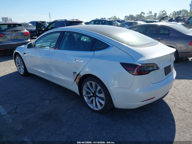2019 TESLA MODEL 3 5YJ3E1EA1KF476395 Photo 2