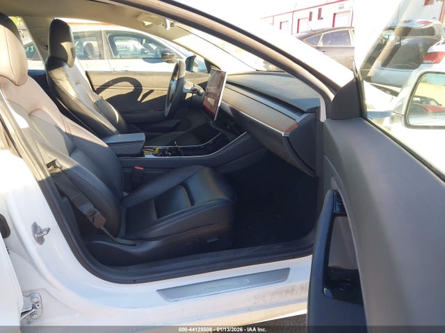 2019 TESLA MODEL 3 5YJ3E1EA1KF476395 Photo 4