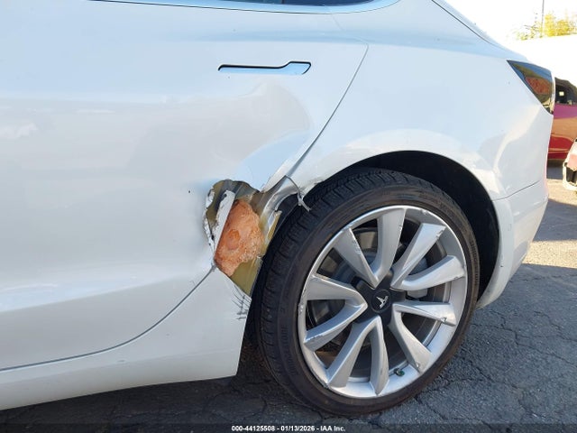 2019 TESLA MODEL 3 5YJ3E1EA1KF476395 Photo 5