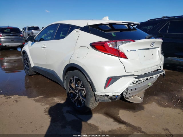 JTNKHMBXXK1038458 Toyota C-HR XLE