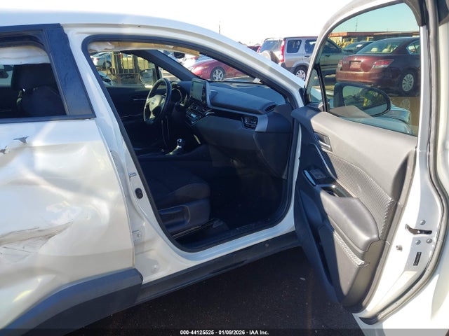 JTNKHMBXXK1038458 Toyota C-HR XLE