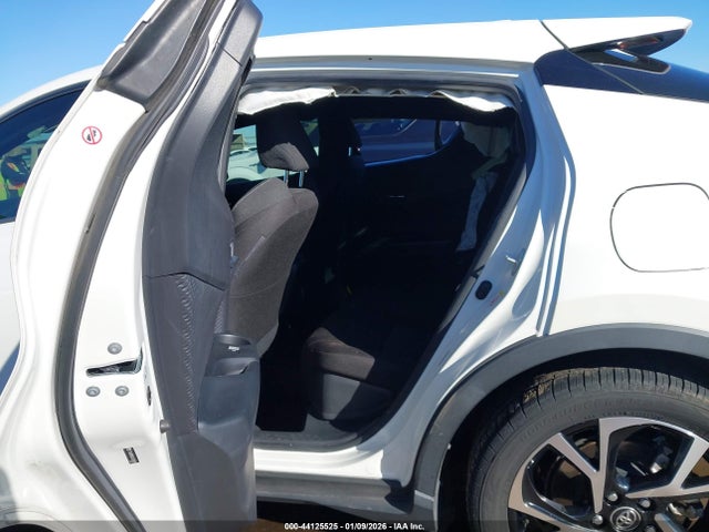 JTNKHMBXXK1038458 Toyota C-HR XLE