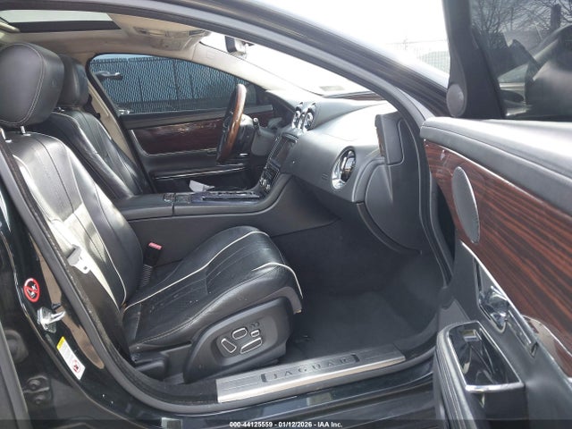 2012 JAGUAR XJ SAJWA2GB8CLV38105 Photo 4