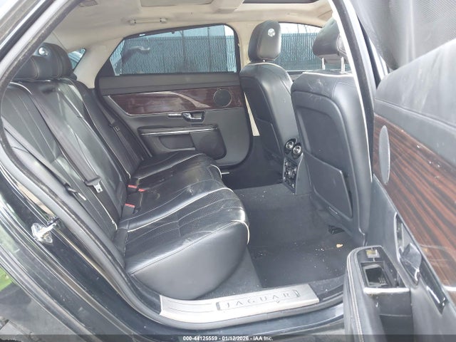 2012 JAGUAR XJ SAJWA2GB8CLV38105 Photo 7