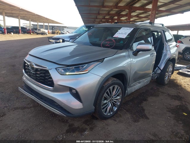 Toyota Highlander Platinum 2021 5TDFZRAH9MS079311 Image 2