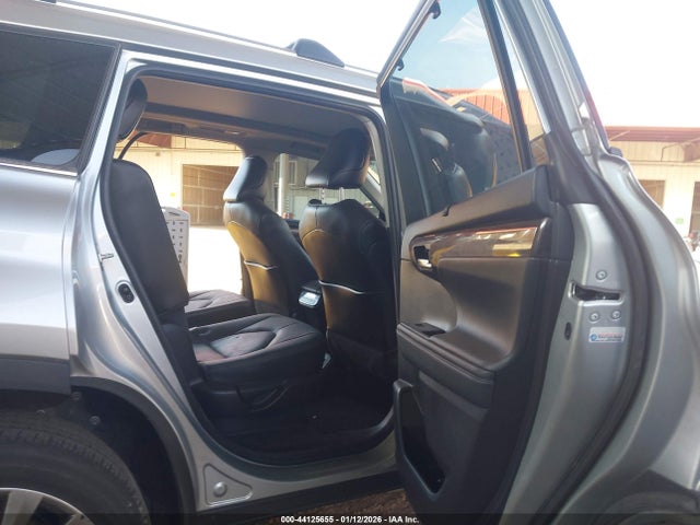 Toyota Highlander Platinum 2021 5TDFZRAH9MS079311 Image 8