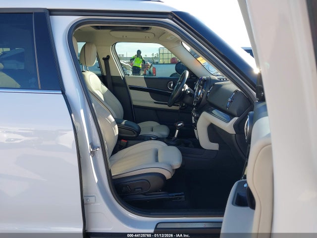 2019 MINI COUNTRYMAN WMZYT3C58K3J32430 Photo 4