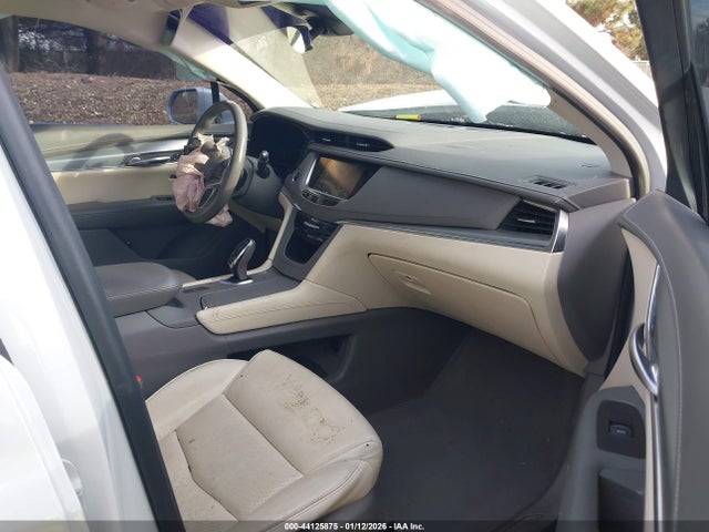 44125875 :رقم المزاد ، 1GYKNBRS7HZ209182 vin ، 2017 Cadillac Xt5 Luxury مزاد بيع