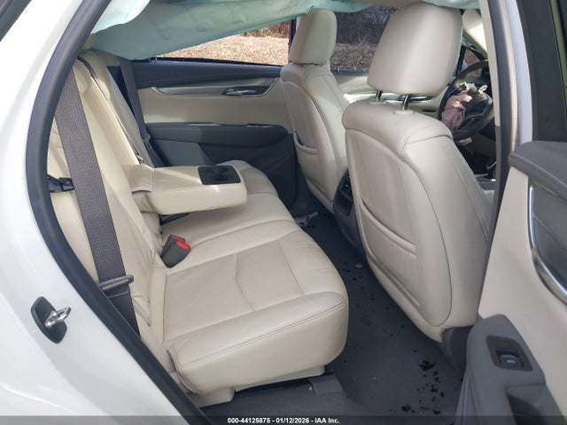 44125875 :رقم المزاد ، 1GYKNBRS7HZ209182 vin ، 2017 Cadillac Xt5 Luxury مزاد بيع