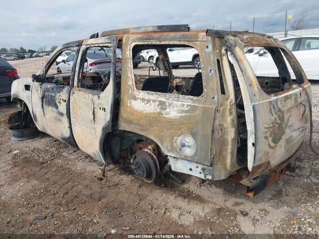 2014 CADILLAC ESCALADE 1GYS3BEF2ER157552 Photo 2