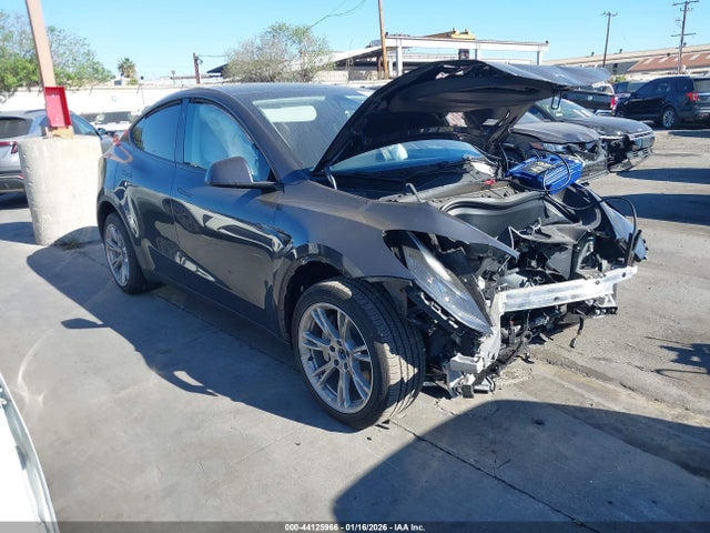 2024 TESLA MODEL Y 7SAYGDEE5RA229508 Photo 0