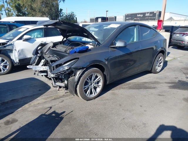 2024 TESLA MODEL Y 7SAYGDEE5RA229508 Photo 1