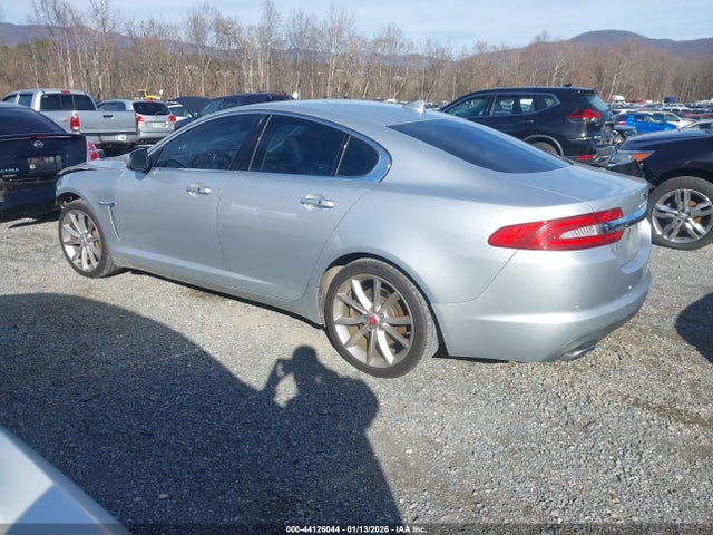 2015 JAGUAR XF SAJWJ0FF5F8U52816 Photo 2