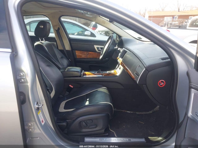 2015 JAGUAR XF SAJWJ0FF5F8U52816 Photo 4