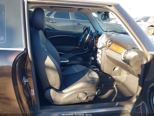 2009 MINI COOPER CLUBMAN WMWML33529TX35461 Photo 4