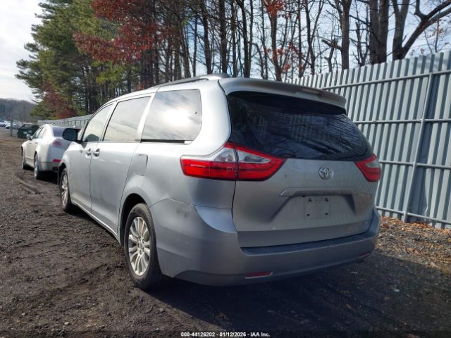 2017 TOYOTA SIENNA 5TDYZ3DC7HS890536 Photo 2