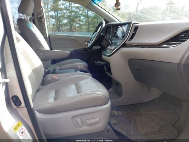 2017 TOYOTA SIENNA 5TDYZ3DC7HS890536 Photo 4