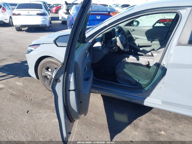 KMHLM4AG6MU196556 Hyundai ELANTRA SEL