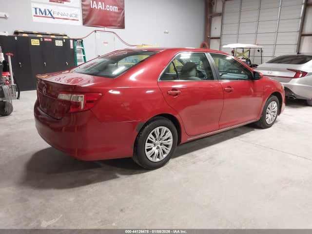 44126478 :رقم المزاد ، 4T1BF1FK1CU517757 vin ، 2012 Toyota Camry Le مزاد بيع