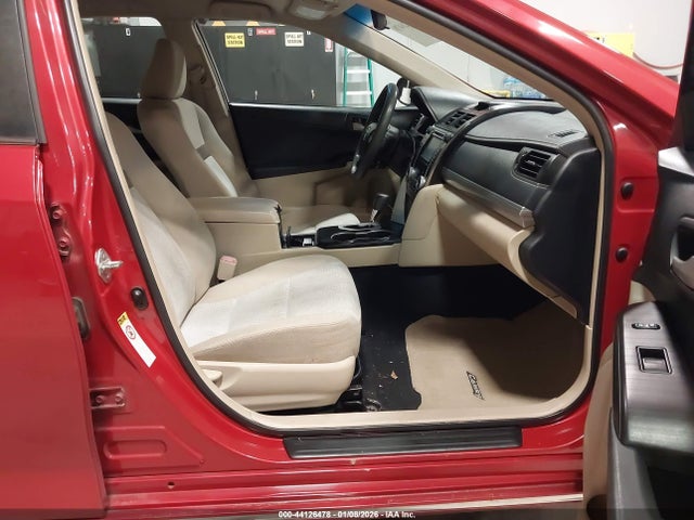 44126478 :رقم المزاد ، 4T1BF1FK1CU517757 vin ، 2012 Toyota Camry Le مزاد بيع