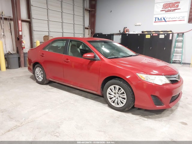 44126478 :رقم المزاد ، 4T1BF1FK1CU517757 vin ، 2012 Toyota Camry Le مزاد بيع