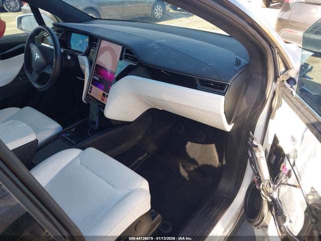 2019 TESLA MODEL X 5YJXCBE21KF189578 Photo 4